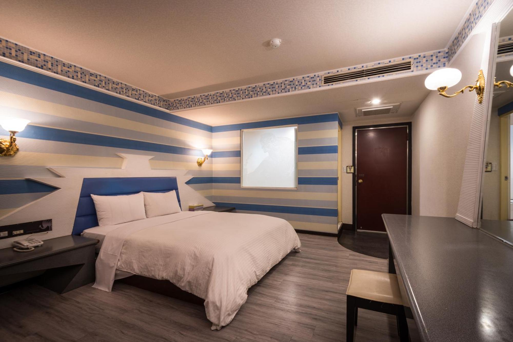 Golden Phoenix Hotel Каосюн Екстериор снимка