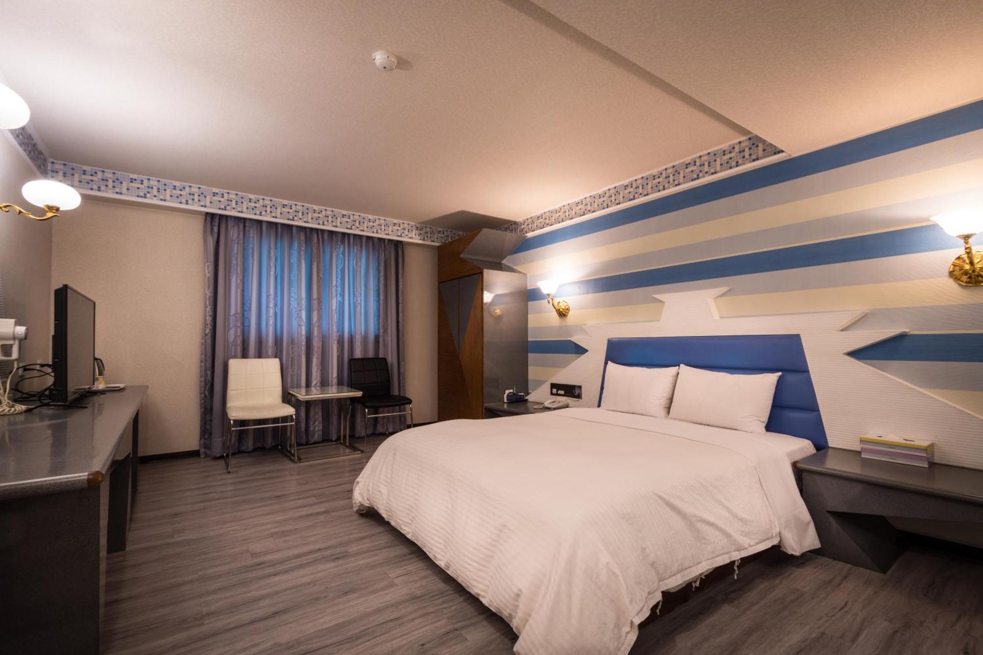 Golden Phoenix Hotel Каосюн Екстериор снимка