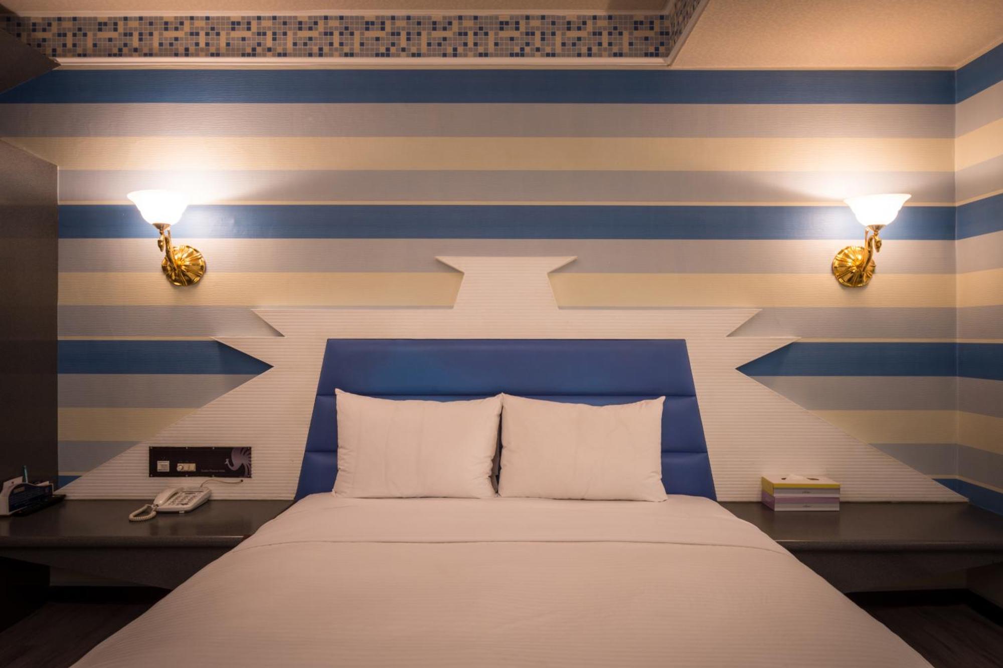 Golden Phoenix Hotel Каосюн Екстериор снимка
