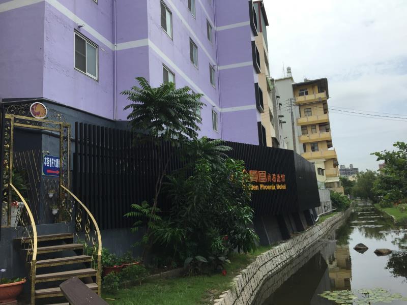Golden Phoenix Hotel Каосюн Екстериор снимка