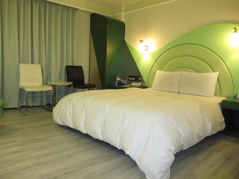 Golden Phoenix Hotel Каосюн Екстериор снимка