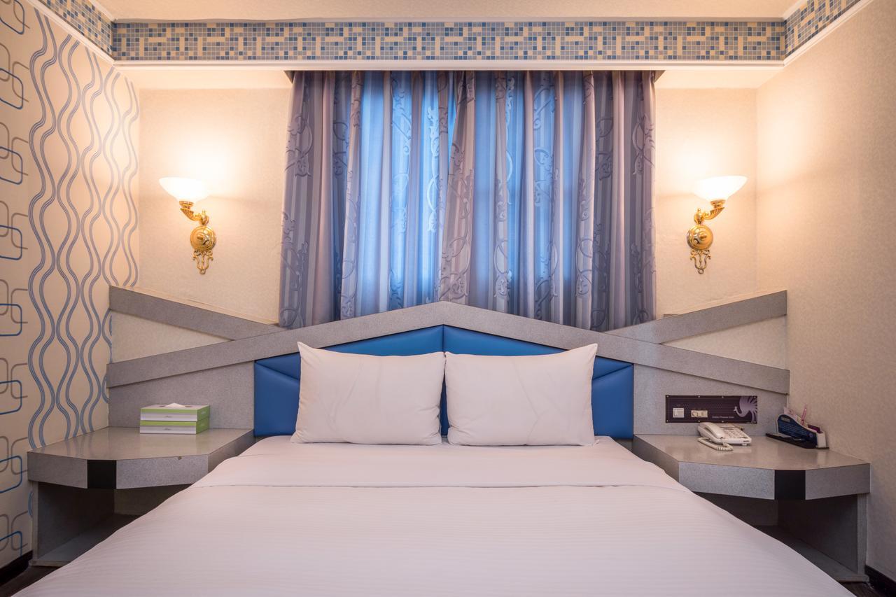 Golden Phoenix Hotel Каосюн Екстериор снимка