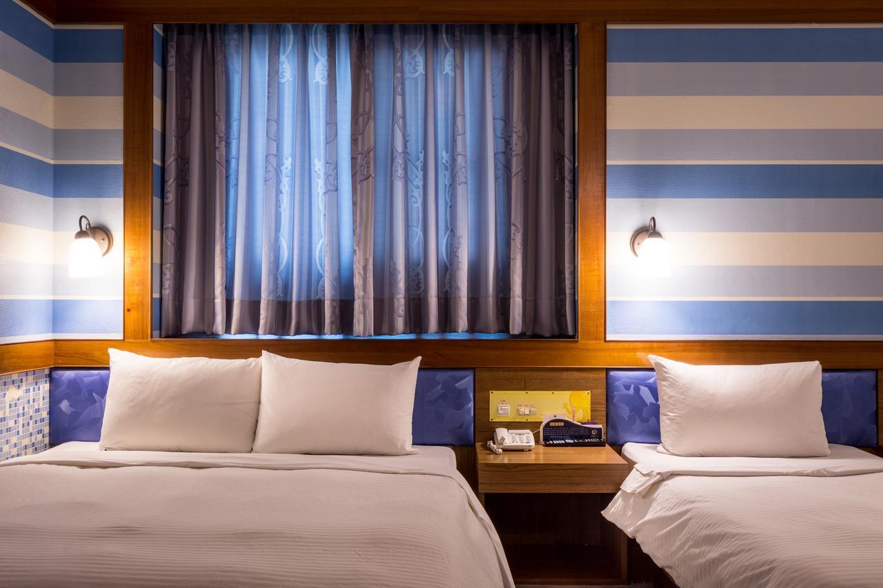 Golden Phoenix Hotel Каосюн Екстериор снимка