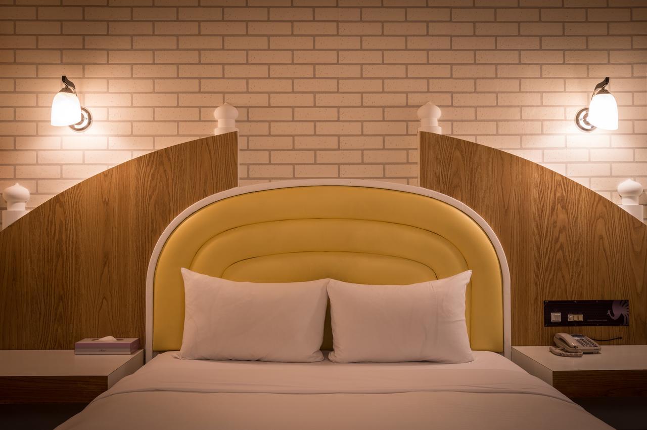Golden Phoenix Hotel Каосюн Екстериор снимка