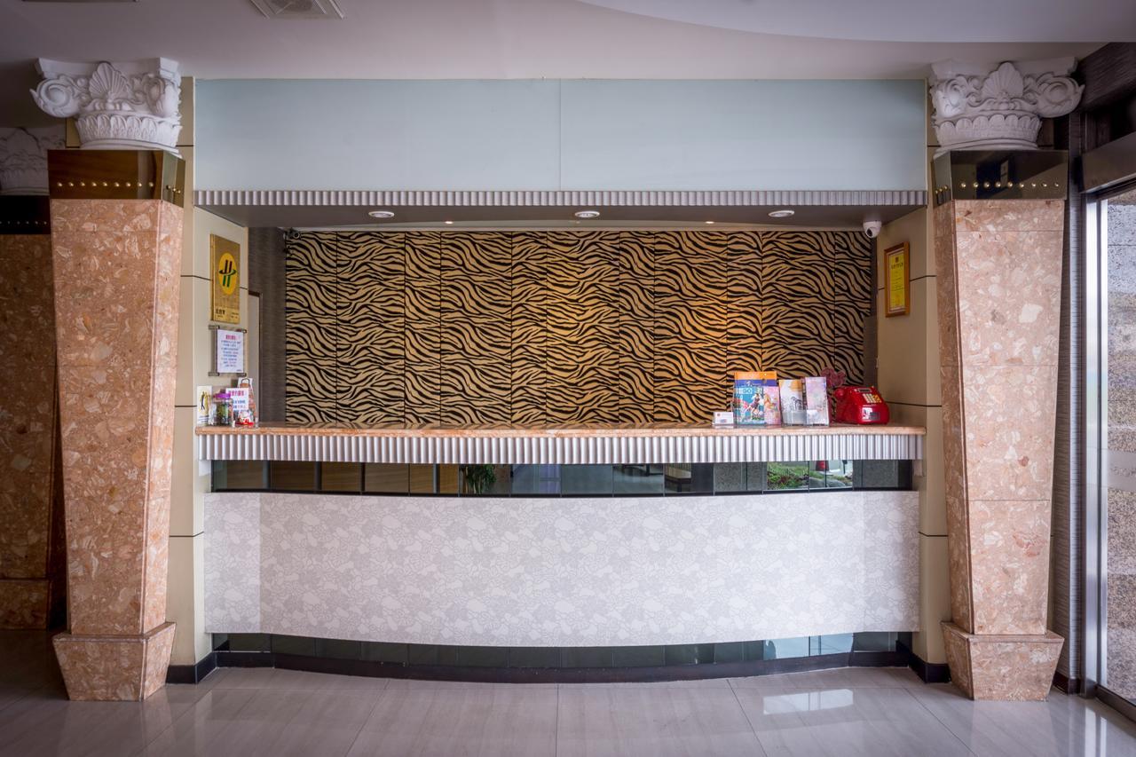 Golden Phoenix Hotel Каосюн Екстериор снимка