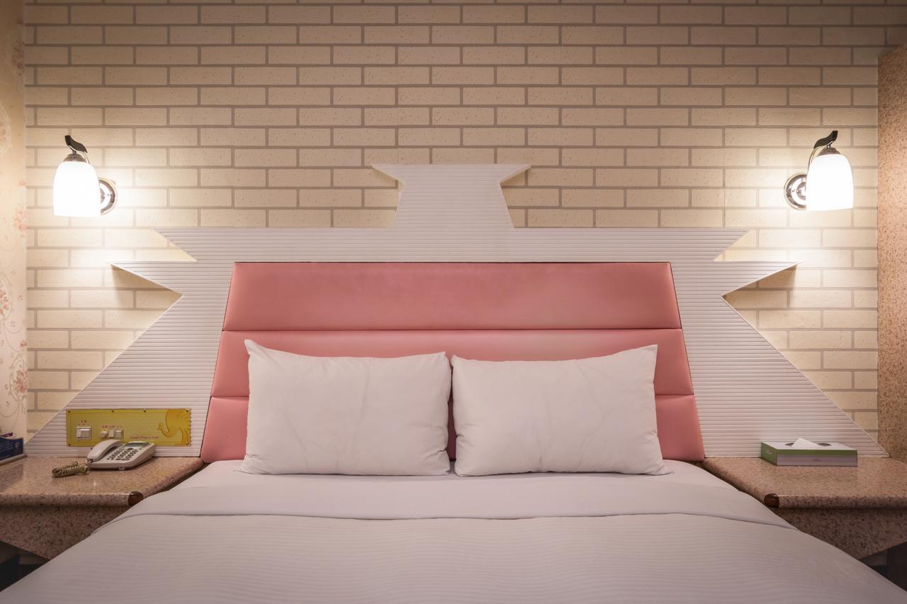 Golden Phoenix Hotel Каосюн Екстериор снимка