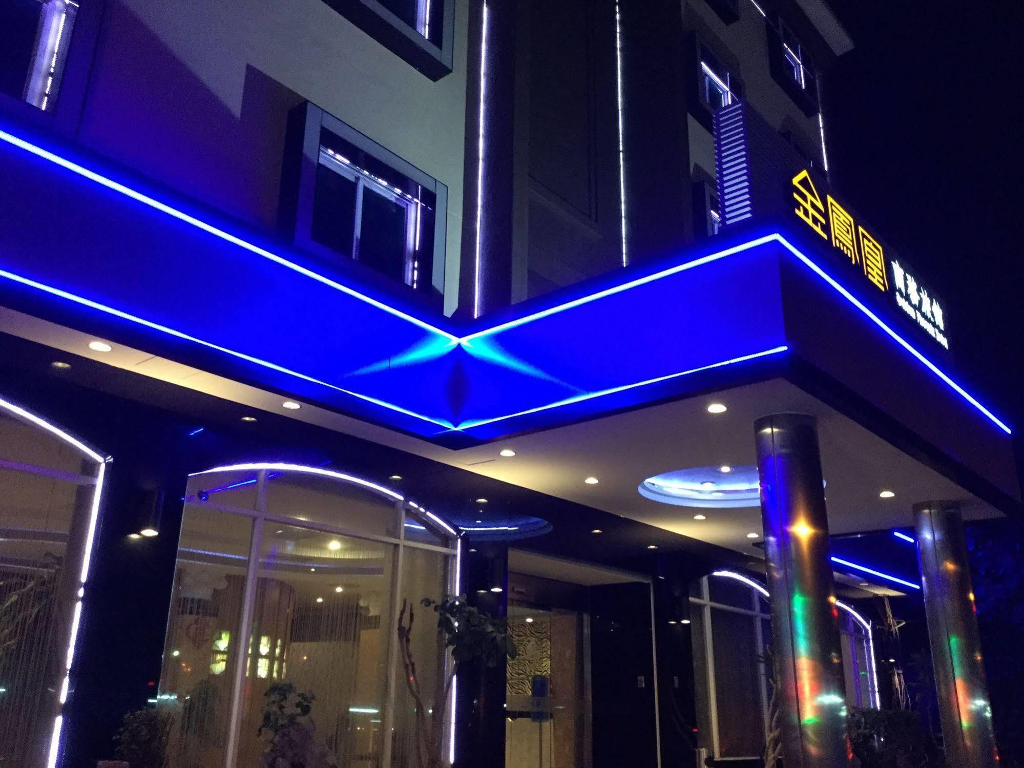 Golden Phoenix Hotel Каосюн Екстериор снимка