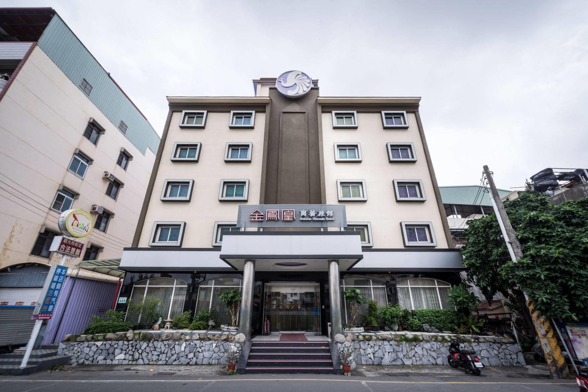 Golden Phoenix Hotel Каосюн Екстериор снимка